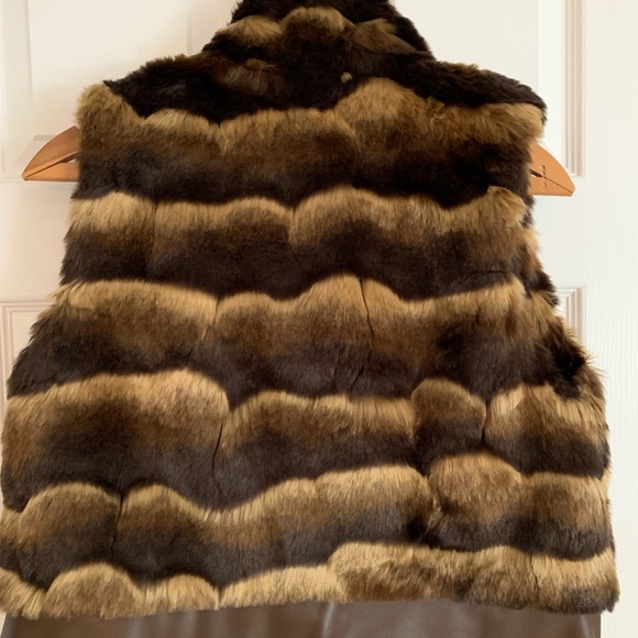 Chico’s fur vest…..size 1….EUC - Picture 4 of 4